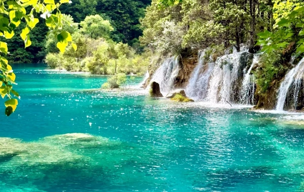 Sichuan's Scenic and Sacred Mountains Tour