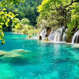 Sichuan's Scenic and Sacred Mountains Tour