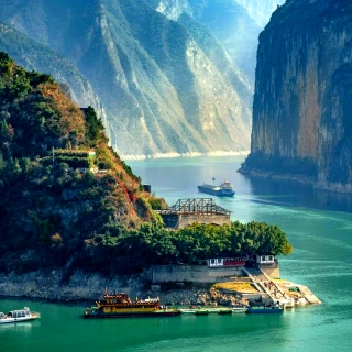 Explore Shanghai Disney Wuhan & the Three Gorges in 10 Days