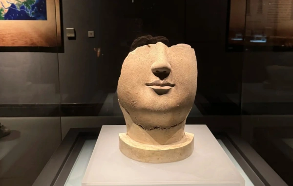 День 1: Луоян