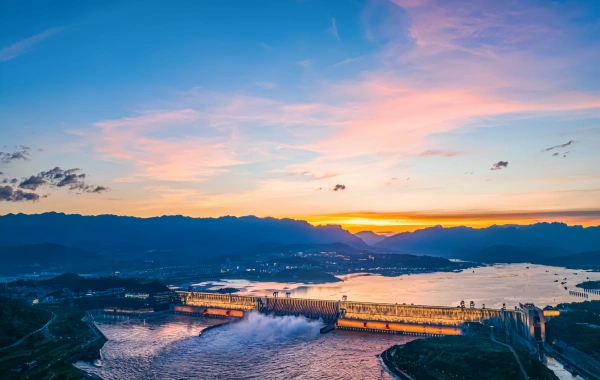 Day 8: Yangtze River Cruise & Yichang Departure (B)