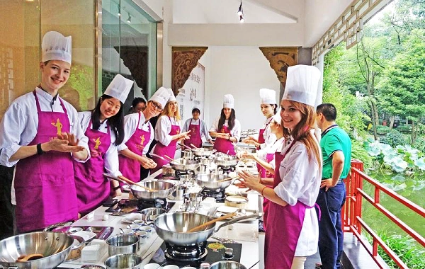 Panda and Sichuan Cuisine 1-Day Tour