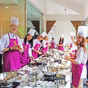 Panda and Sichuan Cuisine 1-Day Tour